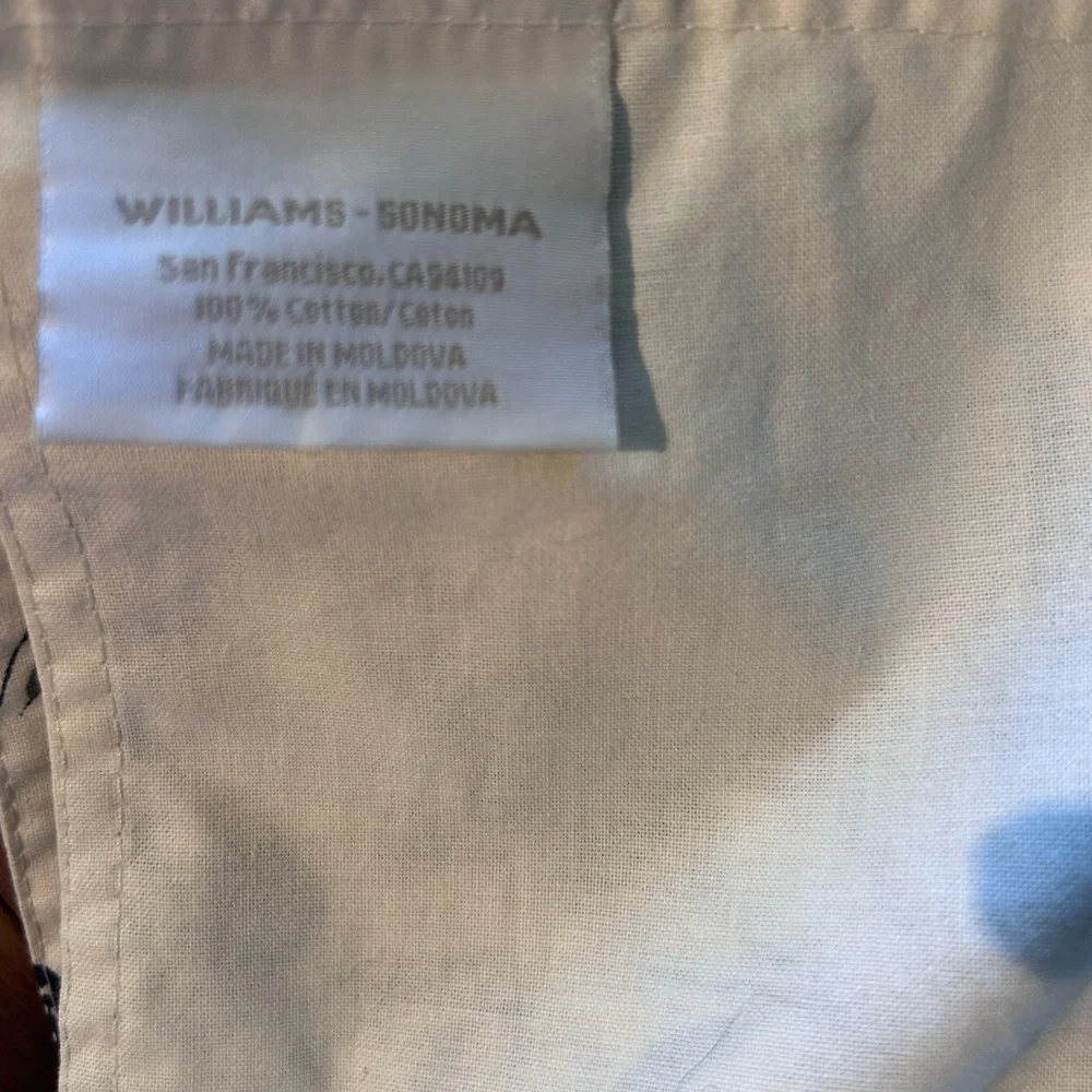 Williams Sonoma Floral (2) Placemat 14.5x20 and Table Runner 16x108